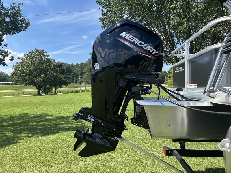 Slide: The Image of Sun Tracker Party Barge 18 DLX 2025 - 8