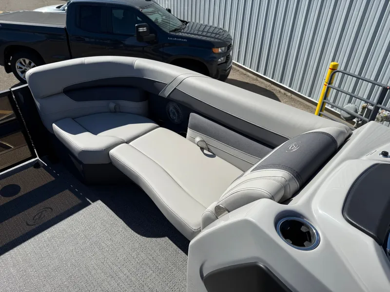 Slide: The Image of Barletta Cabrio 22UC 2025 - 13