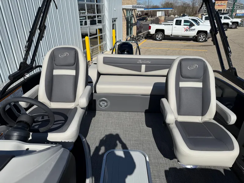 Slide: The Image of Barletta Cabrio 22UC 2025 - 15