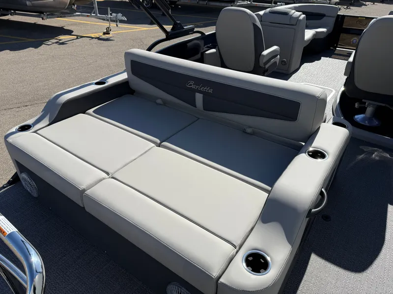 Slide: The Image of Barletta Cabrio 22UC 2025 - 7