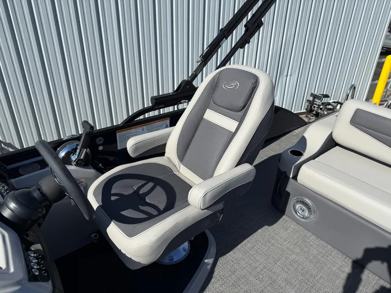 Slide: The Image of Barletta Cabrio 22UC 2025 - 8