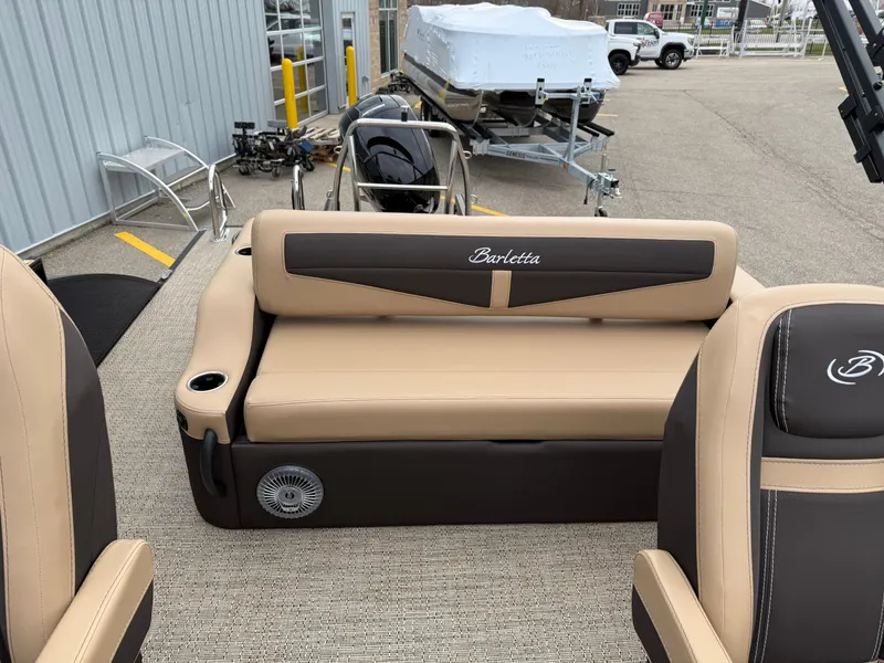 Slide: The Image of Barletta Cabrio 22UC 2025 - 10