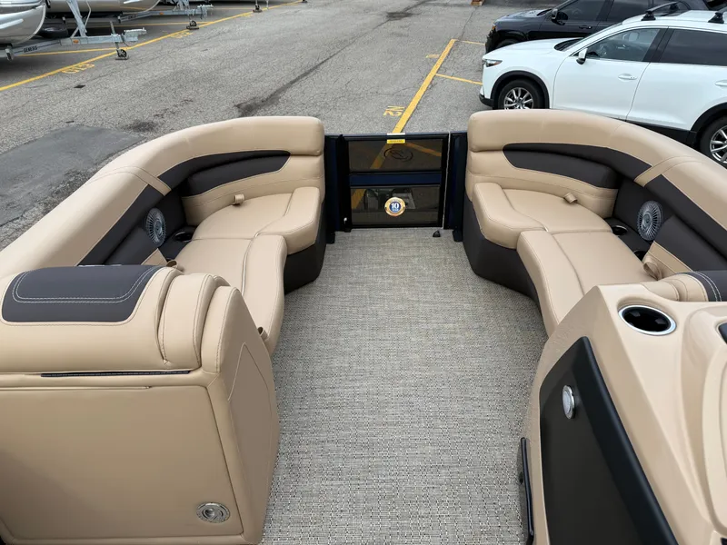 Slide: The Image of Barletta Cabrio 22UC 2025 - 11