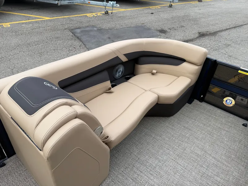 Slide: The Image of Barletta Cabrio 22UC 2025 - 12