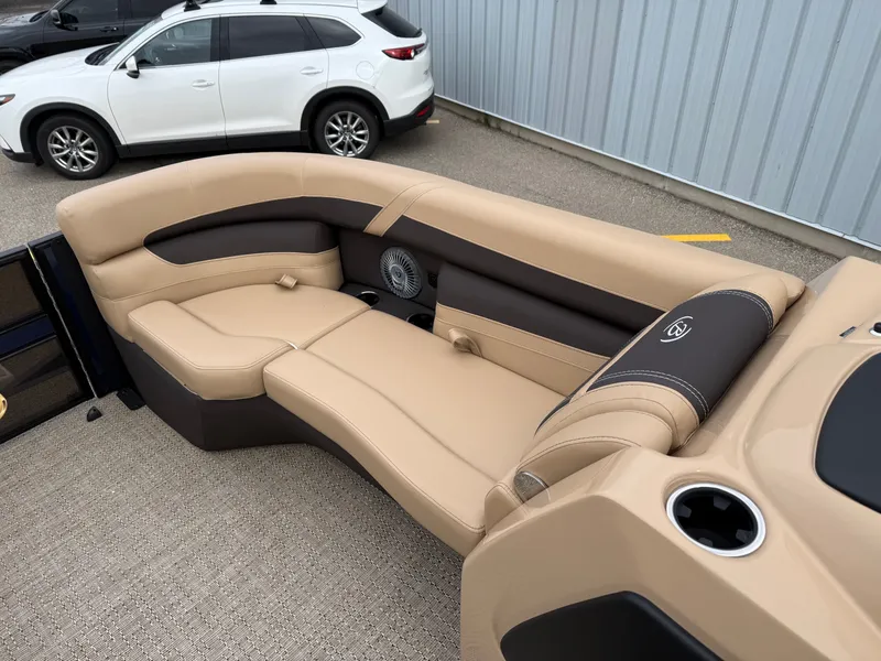 Slide: The Image of Barletta Cabrio 22UC 2025 - 13