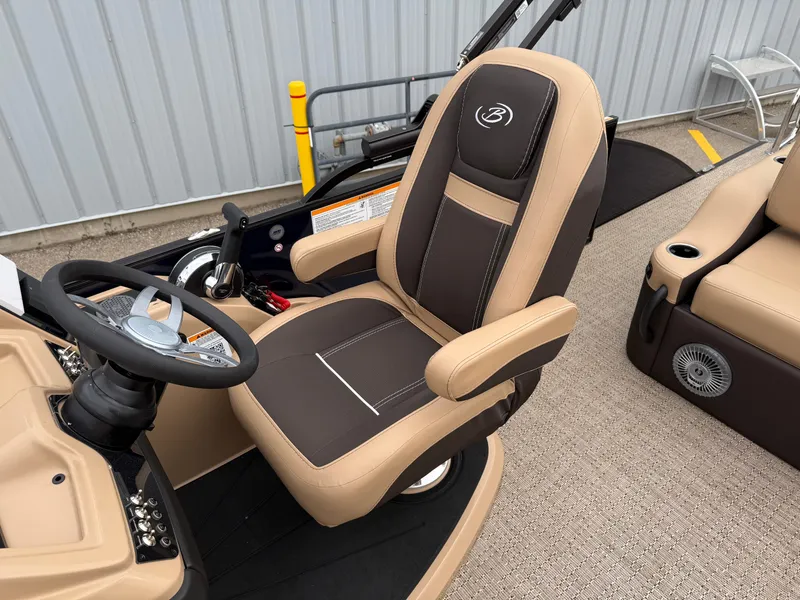 Slide: The Image of Barletta Cabrio 22UC 2025 - 7