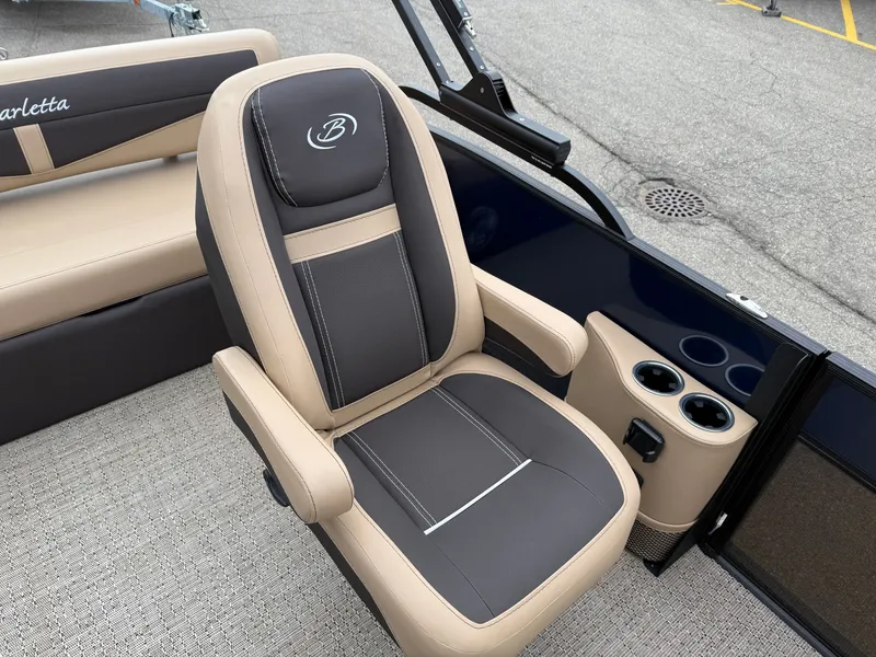 Slide: The Image of Barletta Cabrio 22UC 2025 - 9