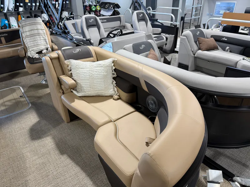 Slide: The Image of Barletta Cabrio 22UC 2025 - 3