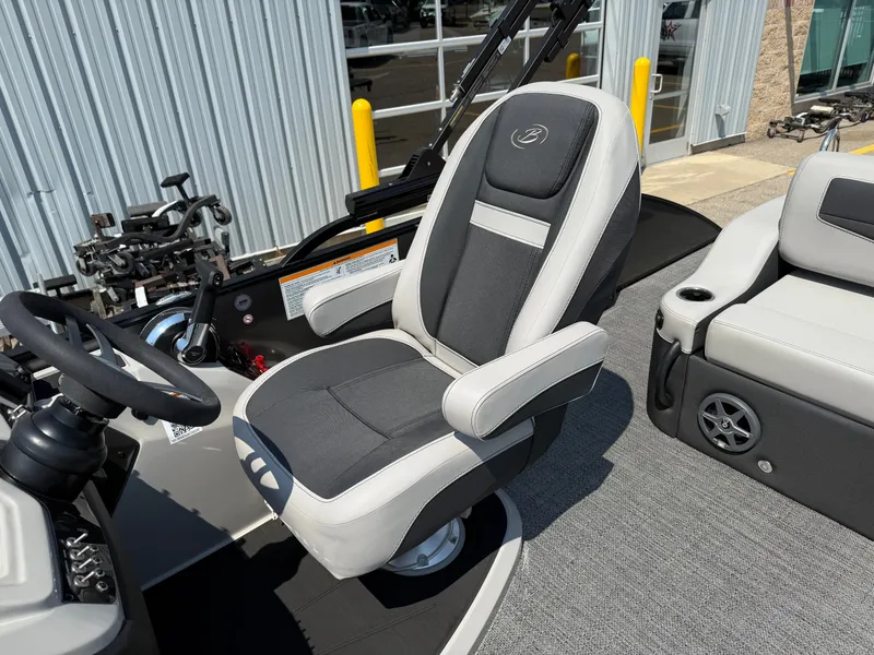 Slide: The Image of Barletta Cabrio 22UC 2025 - 10