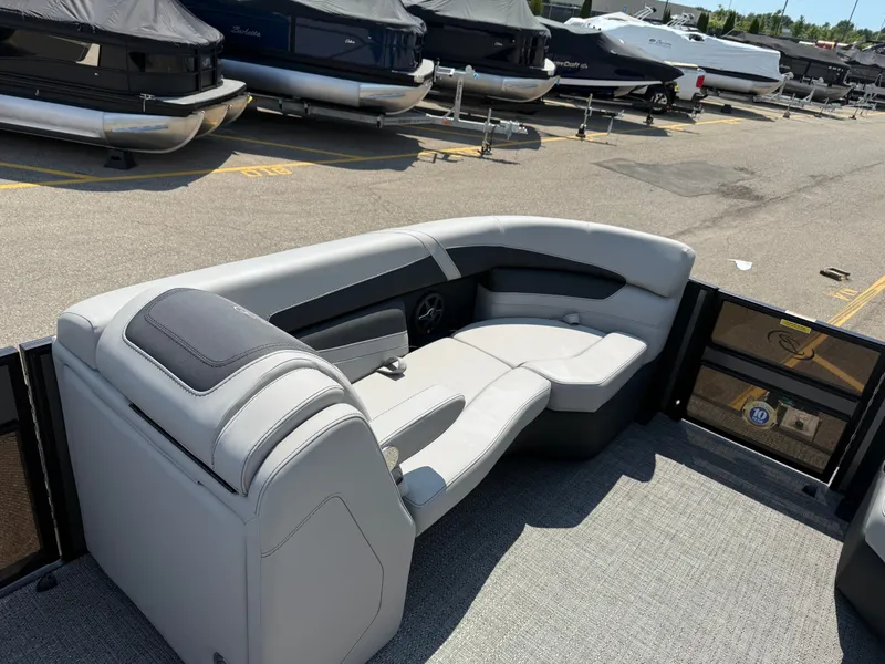 Slide: The Image of Barletta Cabrio 22UC 2025 - 17