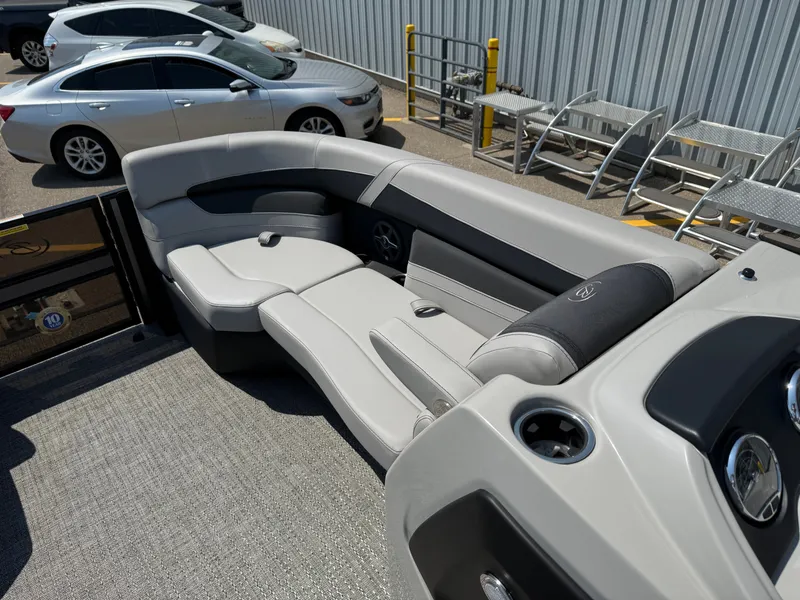 Slide: The Image of Barletta Cabrio 22UC 2025 - 18