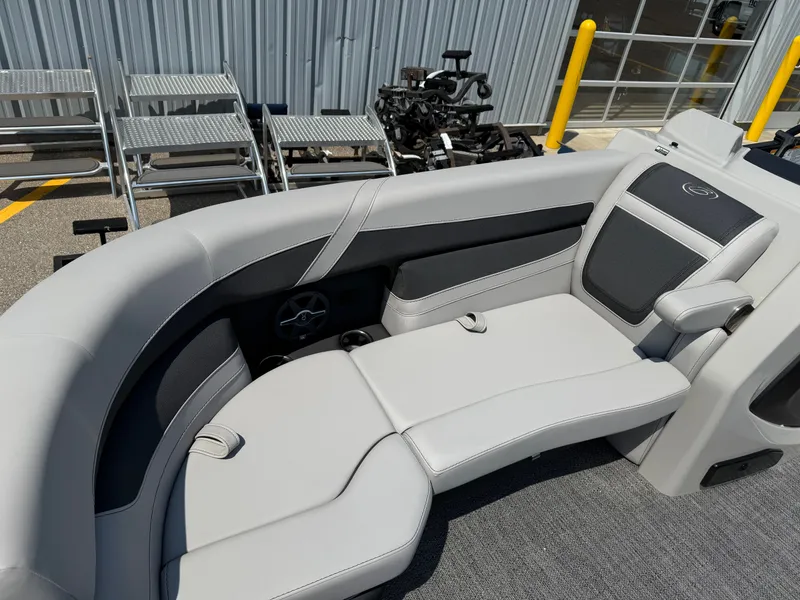 Slide: The Image of Barletta Cabrio 22UC 2025 - 20