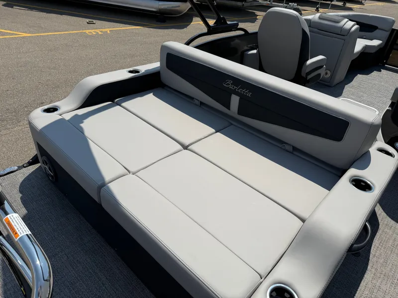 Slide: The Image of Barletta Cabrio 22UC 2025 - 8