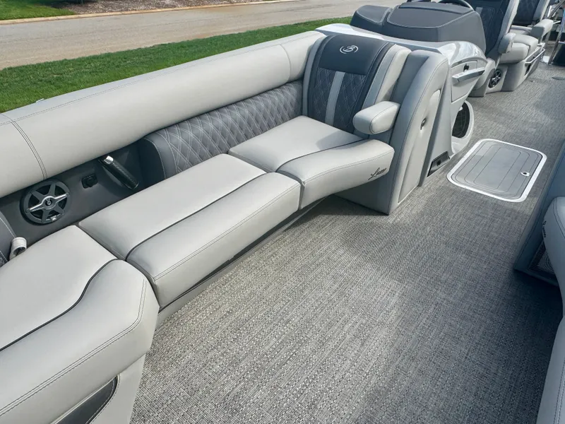 Slide: The Image of Barletta Lusso 25M 2025 - 10