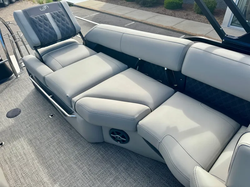 Slide: The Image of Barletta Lusso 25M 2025 - 16