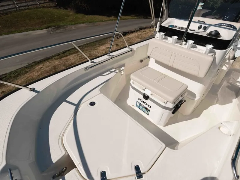 Slide: The Image of Boston Whaler 150 Montauk 2025 - 11