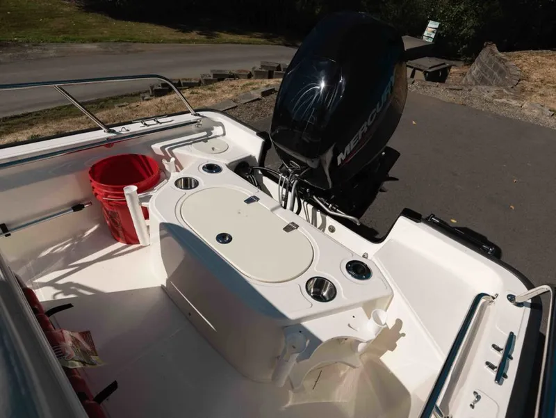 Slide: The Image of Boston Whaler 150 Montauk 2025 - 14