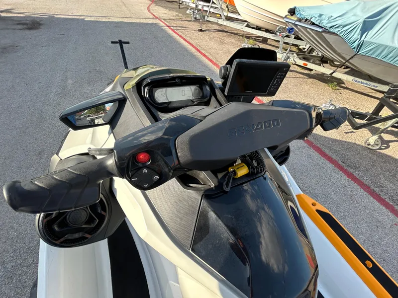 Slide: The Image of 2020 Sea-Doo FISH PRO 170 handlebars and dashboard, featuring a navigation display. - 10