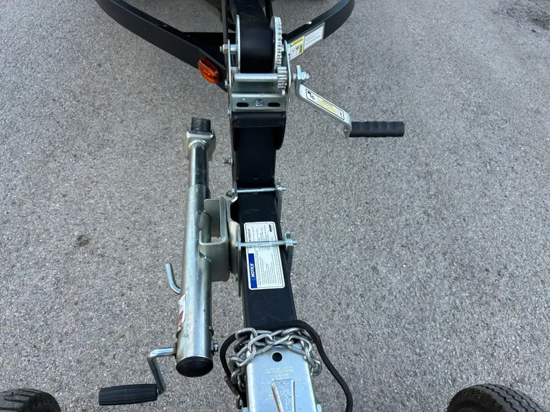 Slide: The Image of Trailer hitch and winch for 2020 Sea-Doo FISH PRO 170 on pavement. - 12