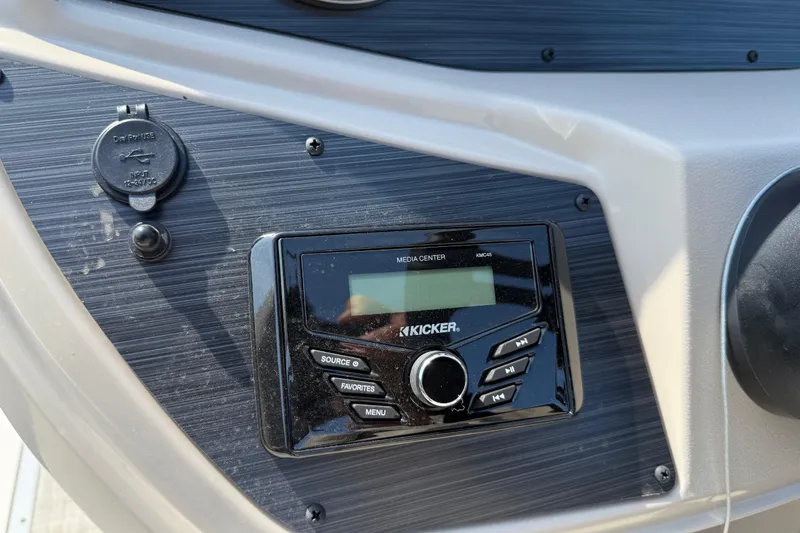 Slide: The Image of 2025 Flagship E22RF Sport Toon media center with Kicker audio system. - 77