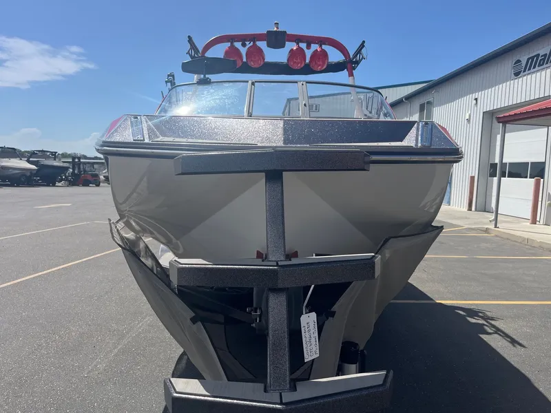 Slide: The Image of Correct Craft G23 2018 - 10