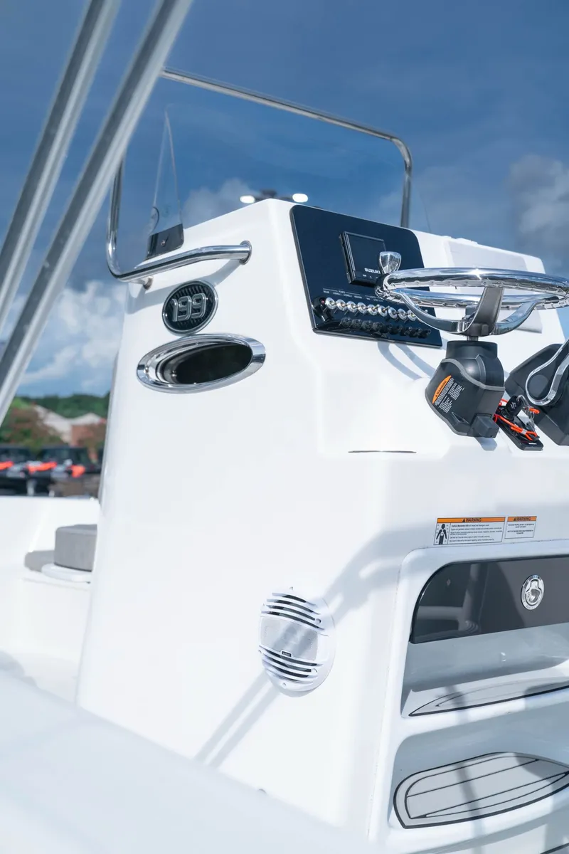 Slide: The Image of Sea Pro 199 CC 2023 - 26