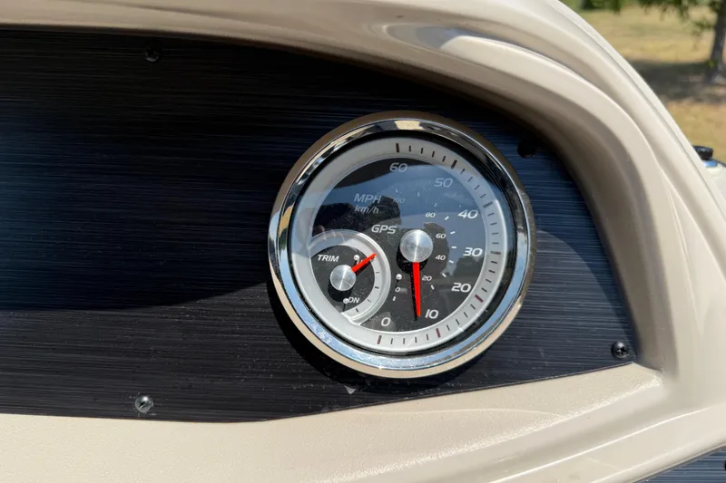 Slide: The Image of Speedometer of 2025 Flagship F22CU SPORT TOON, displaying speed in MPH and GPS. - 49