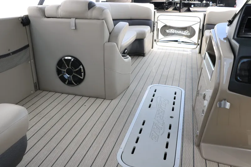 Slide: The Image of Silver Wave 2410 SW5 RLP 2022 - 34