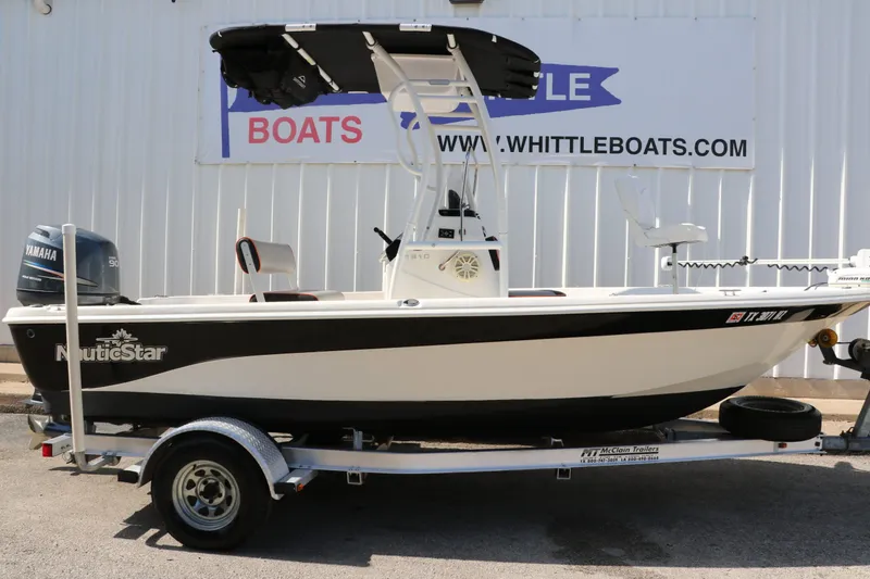 Slide: The Image of NauticStar 1810 Nautic Bay 2009 - 10