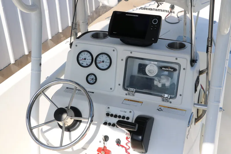 Slide: The Image of NauticStar 1810 Nautic Bay 2009 - 16