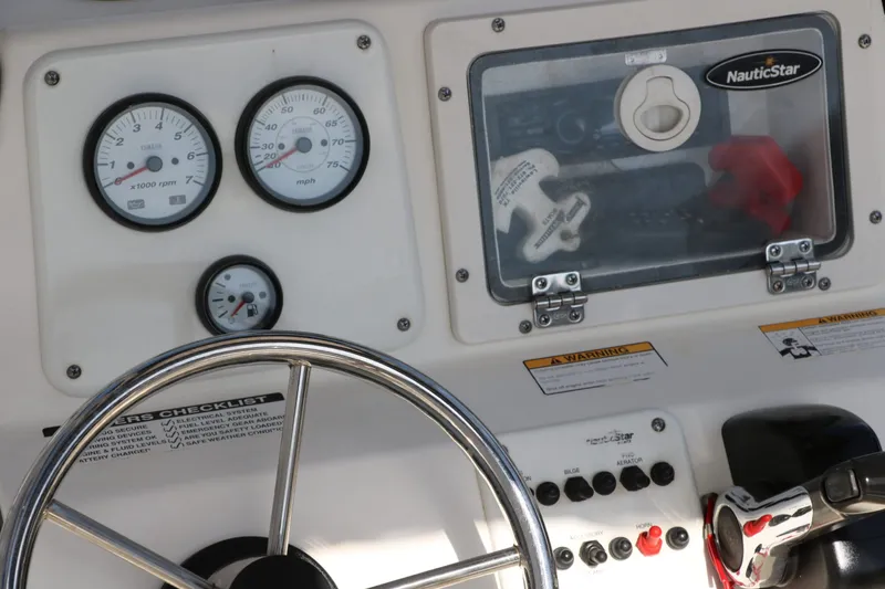 Slide: The Image of NauticStar 1810 Nautic Bay 2009 - 31