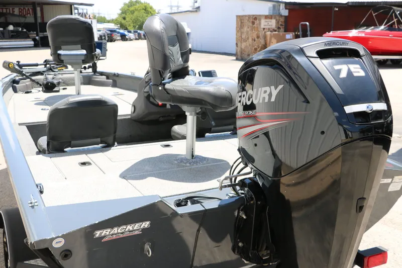 Slide: The Image of Tracker Pro Team 175 TF 2019 - 10