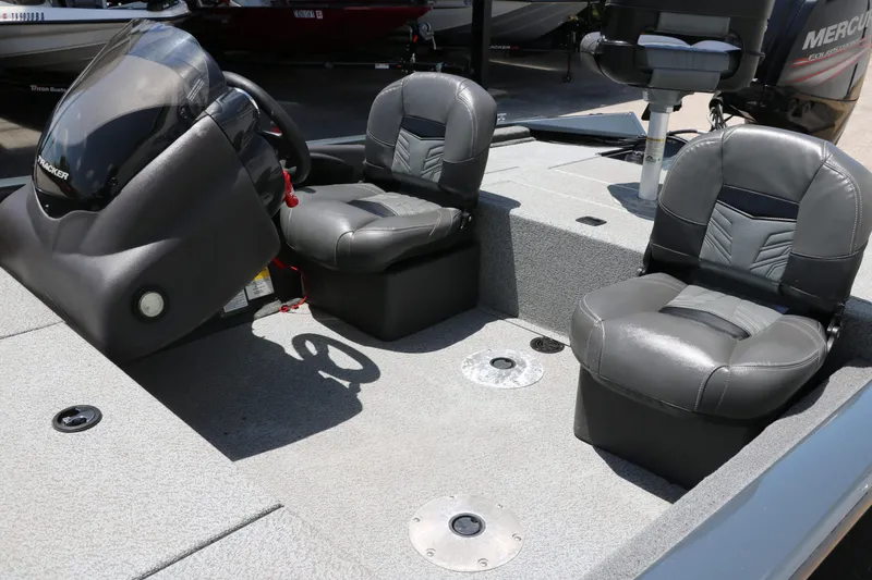 Slide: The Image of Tracker Pro Team 175 TF 2019 - 12