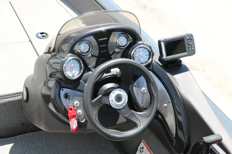 Slide: The Image of Tracker Pro Team 175 TF 2019 - 14