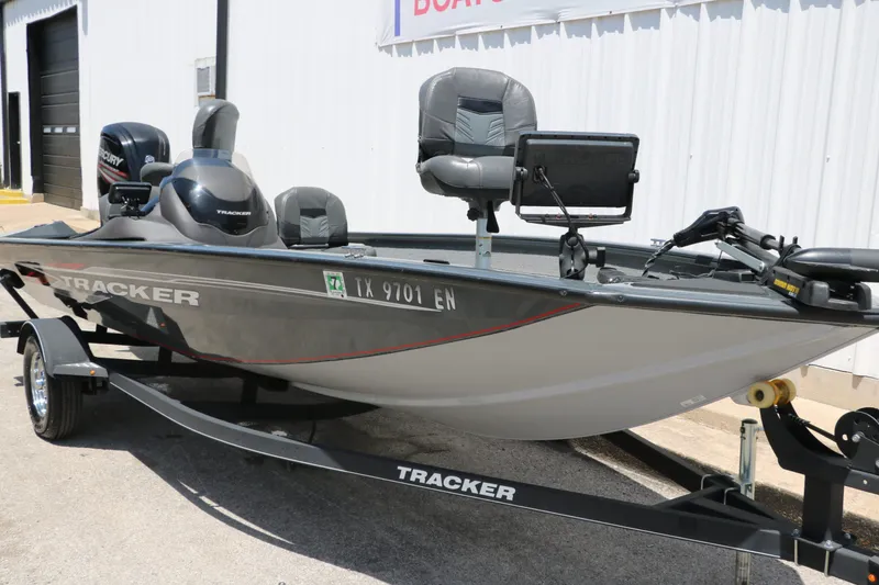 Slide: The Image of Tracker Pro Team 175 TF 2019 - 6