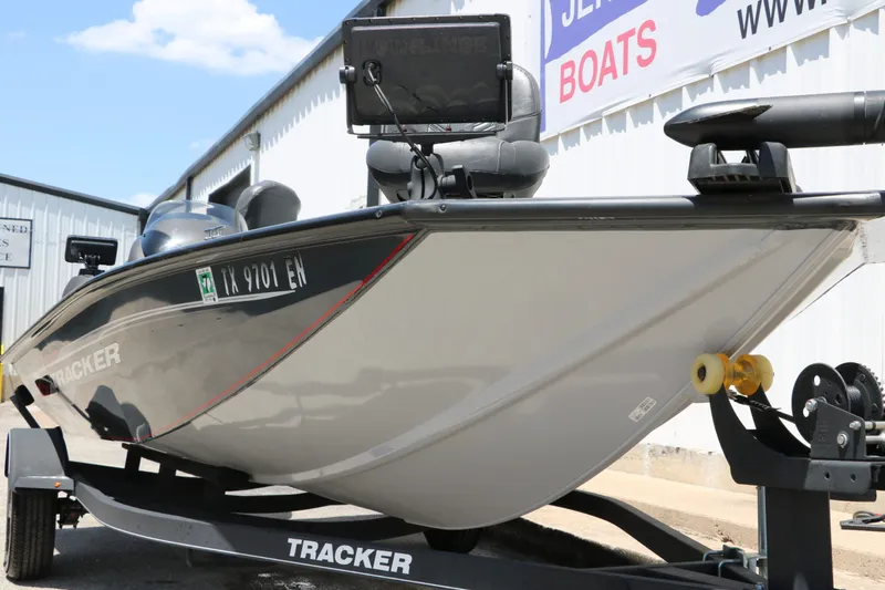 Slide: The Image of Tracker Pro Team 175 TF 2019 - 7