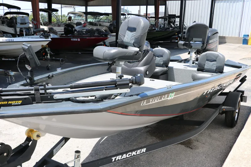 Slide: The Image of Tracker Pro Team 175 TF 2019 - 8