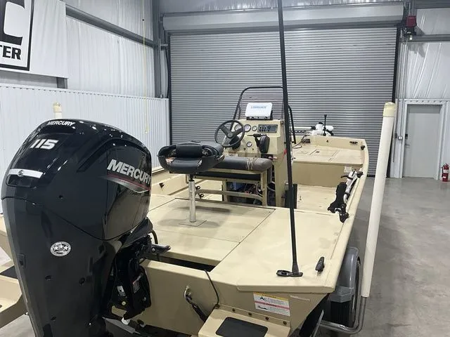 Slide: The Image of Crestliner 2070 Retriever CC/SC 2022 - 10