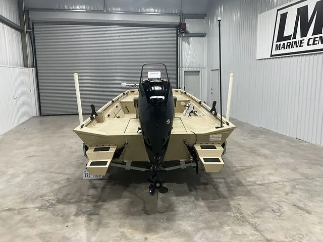 Slide: The Image of Crestliner 2070 Retriever CC/SC 2022 - 12