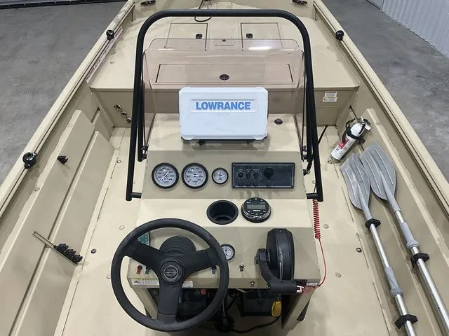 Slide: The Image of Crestliner 2070 Retriever CC/SC 2022 - 15