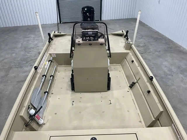 Slide: The Image of Crestliner 2070 Retriever CC/SC 2022 - 16