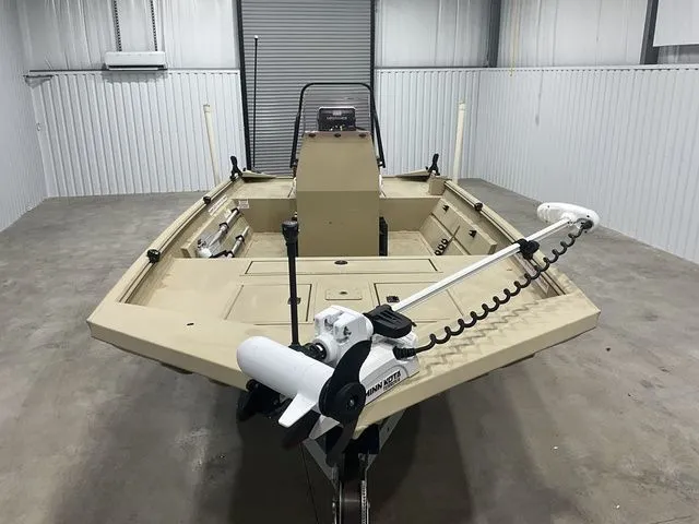 Slide: The Image of Crestliner 2070 Retriever CC/SC 2022 - 5