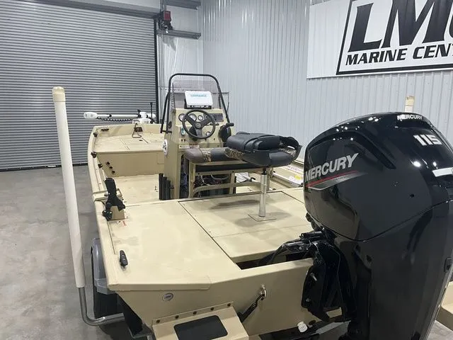 Slide: The Image of Crestliner 2070 Retriever CC/SC 2022 - 9