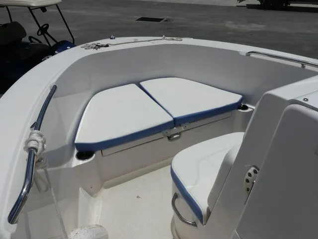 Slide: The Image of Robalo R180 Center Console 2023 - 10