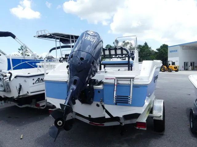 Slide: The Image of Robalo R180 Center Console 2023 - 3