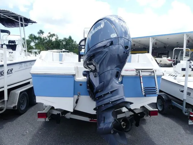 Slide: The Image of Robalo R180 Center Console 2023 - 4