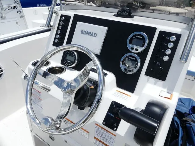 Slide: The Image of Robalo R180 Center Console 2023 - 5