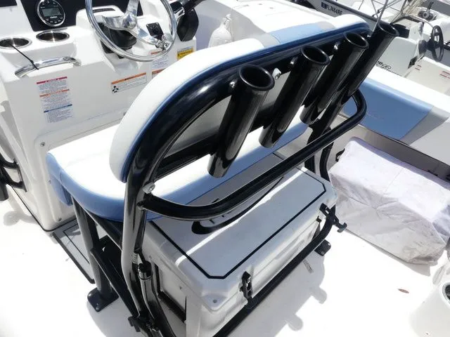 Slide: The Image of Robalo R180 Center Console 2023 - 9