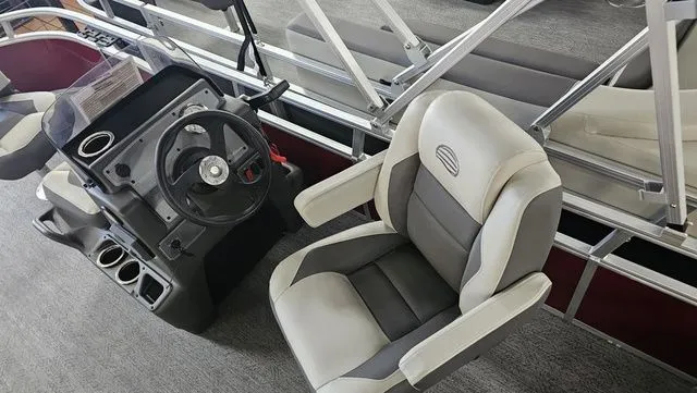 Slide: The Image of Sun Tracker Bass Buggy 16 XL 2026 - 10