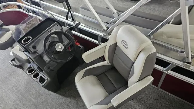 Slide: The Image of Sun Tracker Bass Buggy 16 XL 2026 - 5